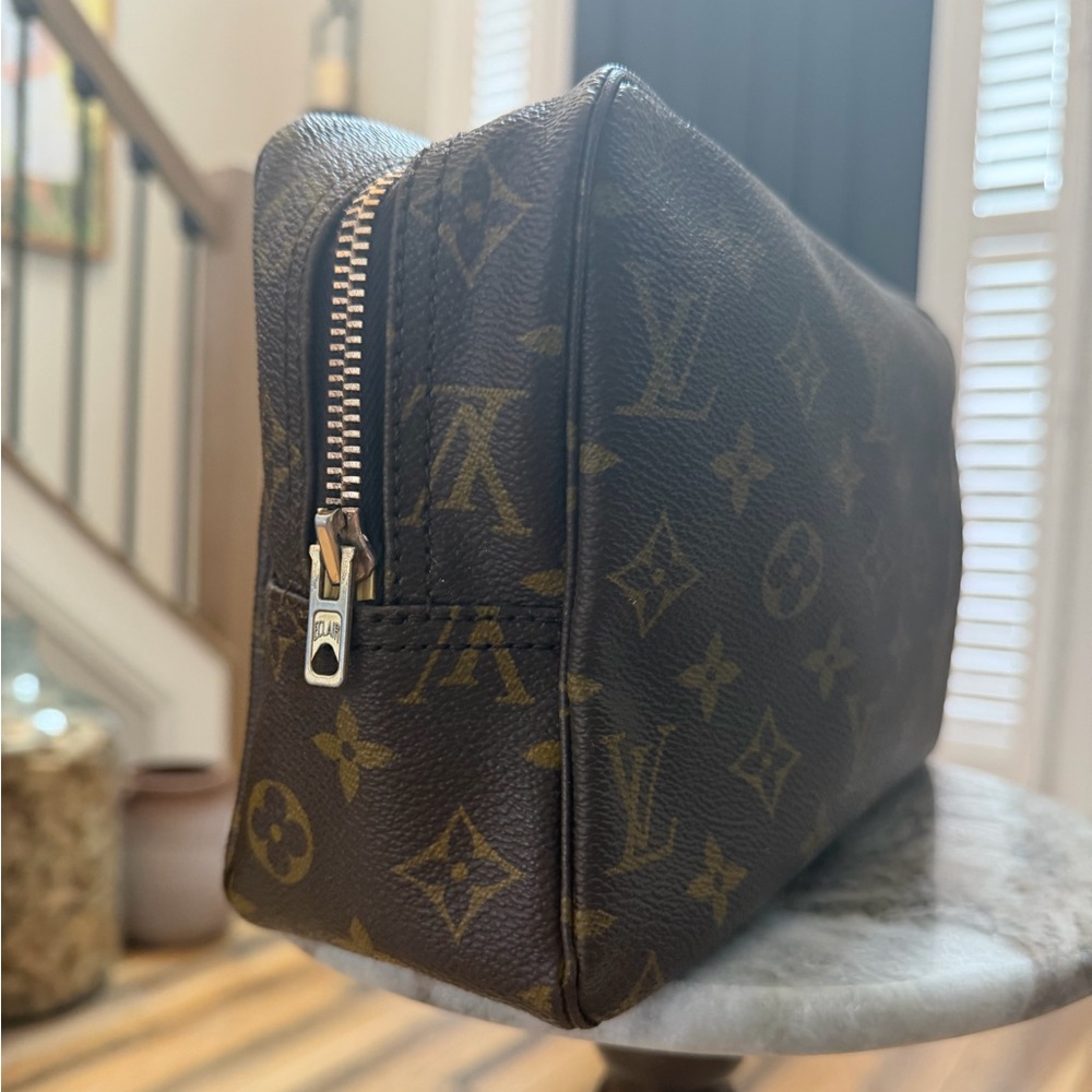 LOUIS VUITTON toiletry 28 - Picture 2 of 8